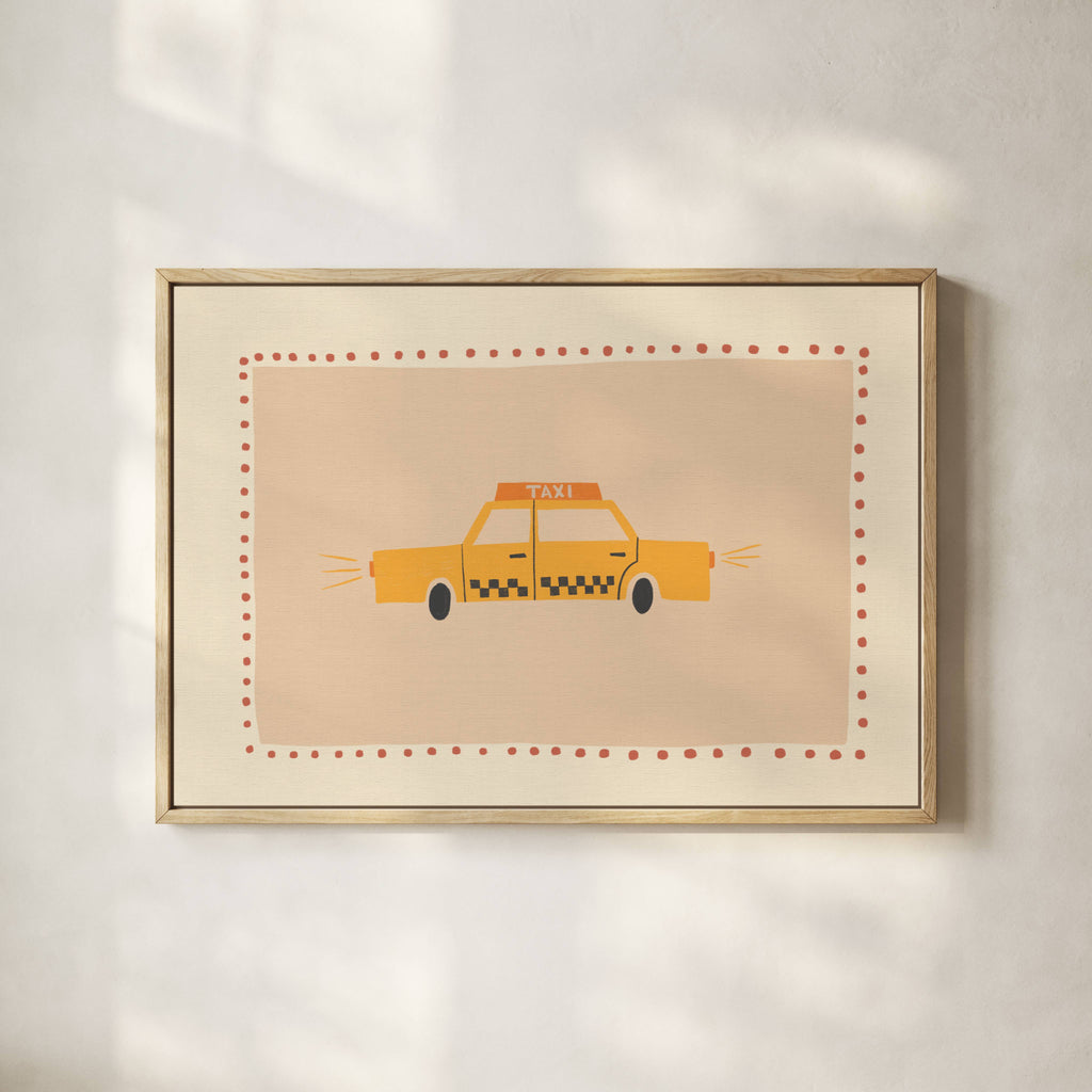 Vaikiškas plakatas vaikų kambariui – geltonas taksi automobilis ant smėlio spalvos fono, minimalistinio stiliaus, linksma ir žaisminga iliustracija, puikiai tinkanti vaikų kambario interjerui, žaidimų kambariui, vaikų interjero dekorui ar sienų akcentui mažiesiems, mėgstantiems transporto tematiką
